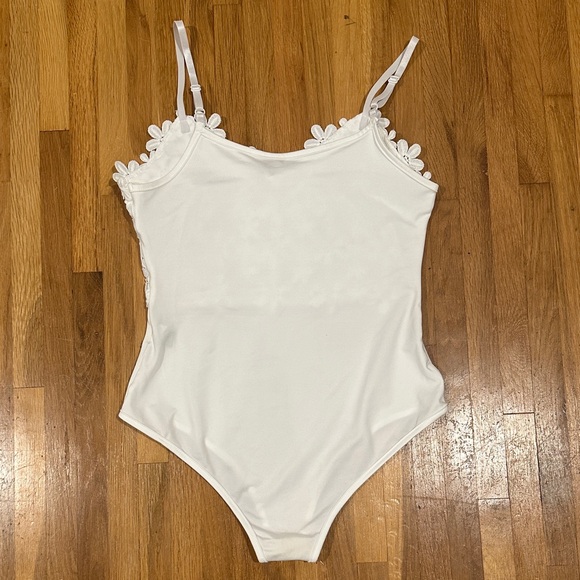 Shein | Women’s White Floral Bodysuit - Picture 9 of 16
